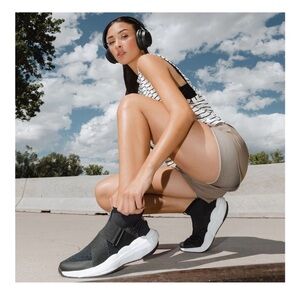 💨Women's SOREL Explorer Defy Mid Top Pull On Sneaker Black Size 8,5